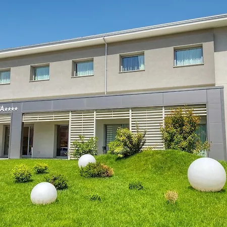 מלון Boutique Bramante & 4*