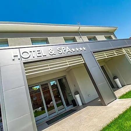 Boutique Bramante & 4*