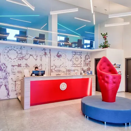 מלון Boutique Bramante & 4*