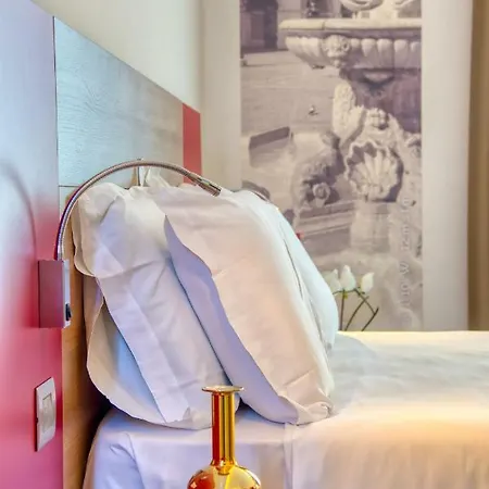 Boutique Bramante & 4* אורבניה