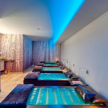 Boutique Bramante & 4* אורבניה
