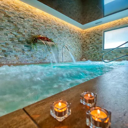 Boutique Bramante & 4* אורבניה