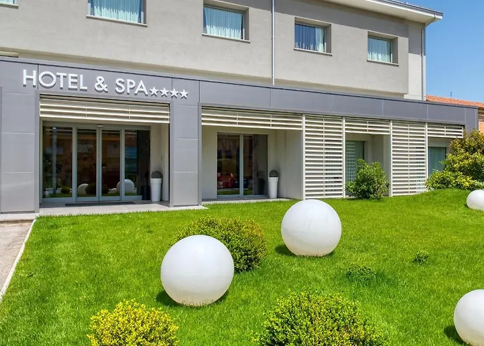 Boutique Bramante & 4*